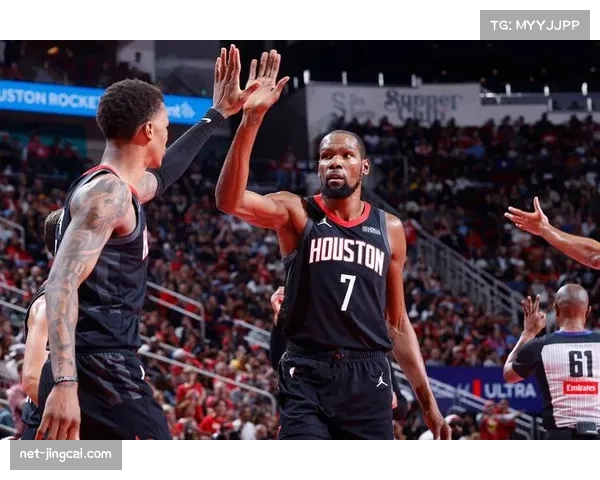 杜兰特加盟火箭后球队进攻提升 但关键时刻表现仍需改进
